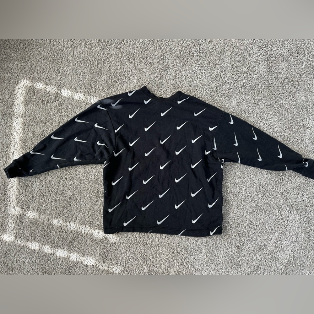 Super cute Nike crewneck